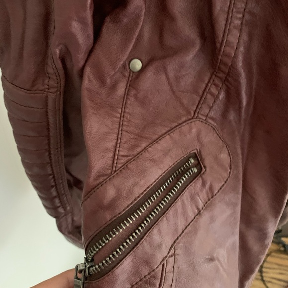 Leather jacket - Picture 8 of 9